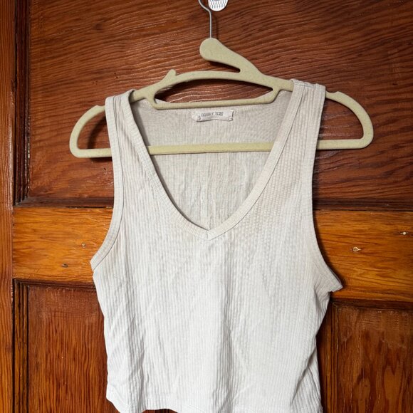 White cropped V-neck tank top - Picture 2 of 3